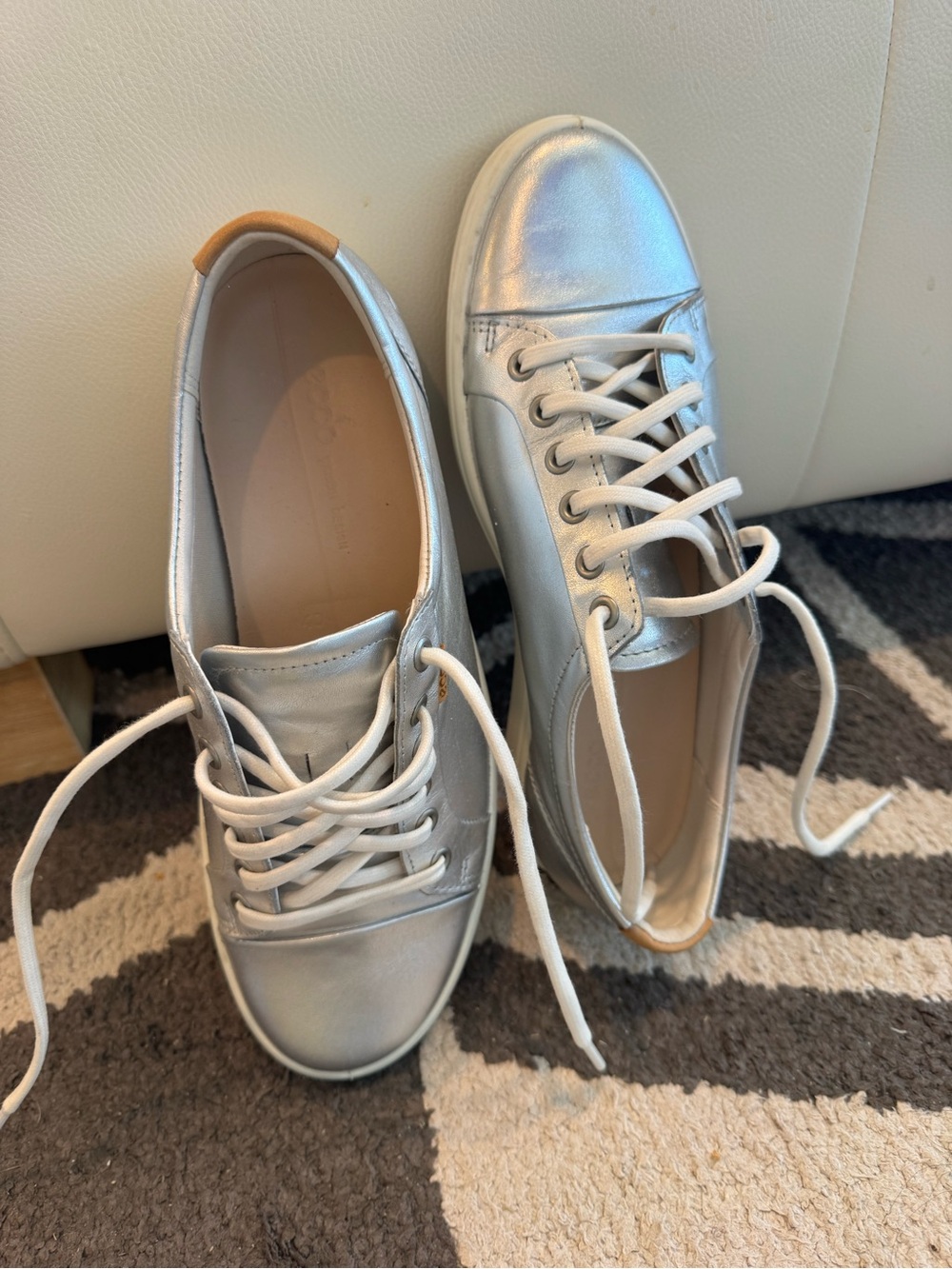 Ecco Silver Metallic Lace-Up Women’s Sneakers Worn Once Size 9
